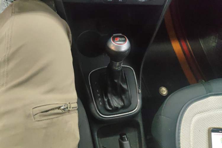 Used Volkswagen Polo 2016 1.4L Automatic Trendy Model Gear Lever