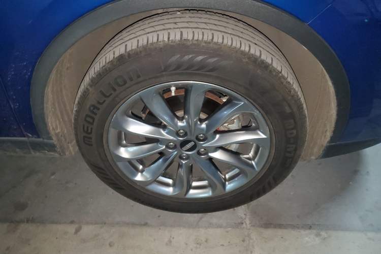 Used Lincoln Corsair 2020 2.0T Two-Wheel Drive Luxury Edition Right Front Wheel Hub