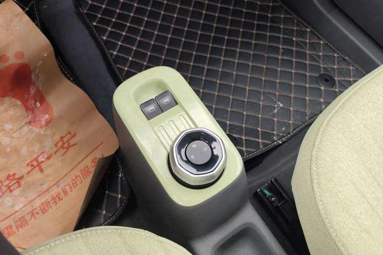 Used Geely Galaxy Panda 2023 Panda Mini 200km Endurance Bear
