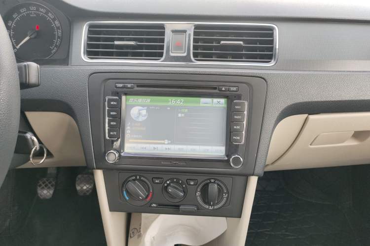 Used Skoda Rapid 2013 1.6L Manual Smart Selection Model