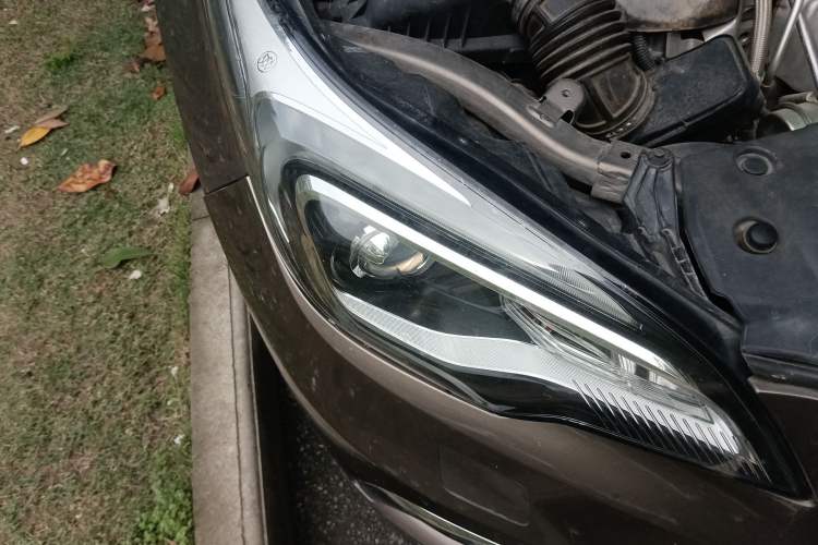 Used Buick Envision 2016 28T Four-Wheel Drive Luxury Model Right Front Headlight