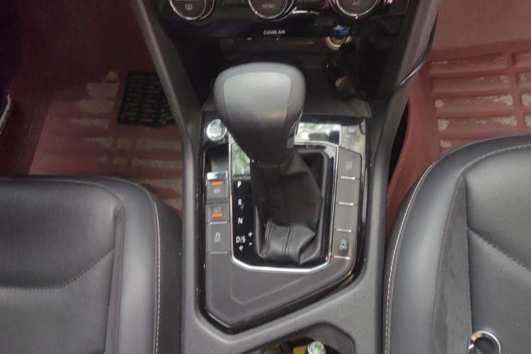 Used Volkswagen Tiguan L 2017 380TSI Automatic All-Wheel-Drive Luxury Edition Gear Lever