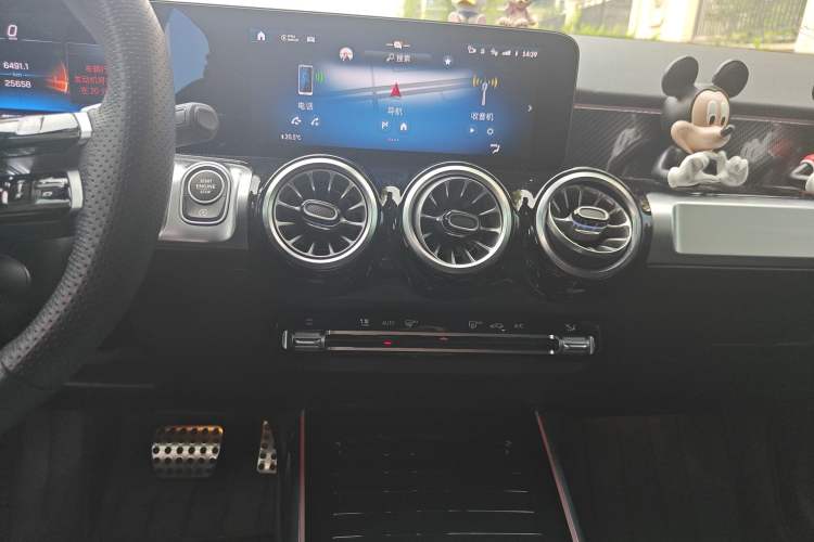 Used Mercedes-Benz GLB AMG 2024 AMG GLB 35 4MATIC Audio And AC Panel