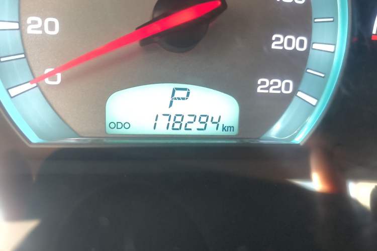 Used SsangYong Rexton W 2014 2.0T Four-Wheel Drive Luxury Navigation Version with 7 Seats Odometer Close Up