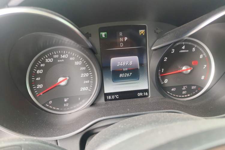 Used Mercedes-Benz GLC 2017 GLC 260 4MATIC Dynamic Edition Odometer Close Up