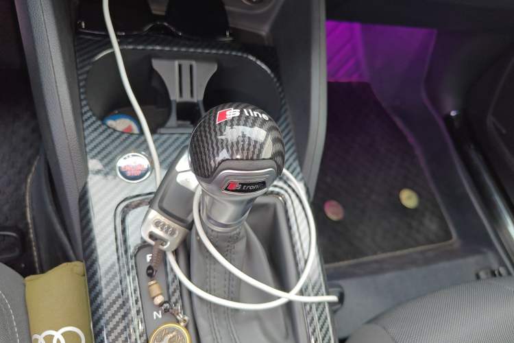 Used Audi Q2L 2021 35 TFSI Progressive Dynamic Edition Gear Lever