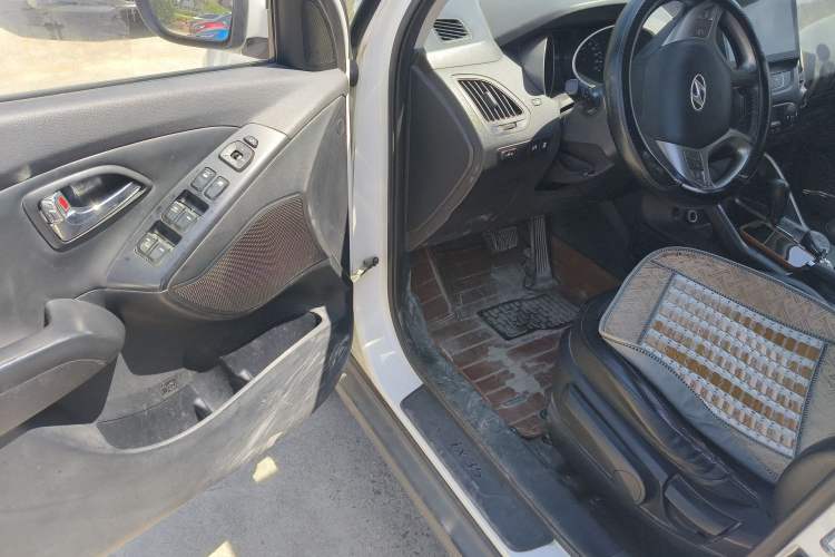 Used Hyundai ix35 2013 2.0L Automatic Two-Wheel Drive Smart GLS China IV Standard Driver Seat