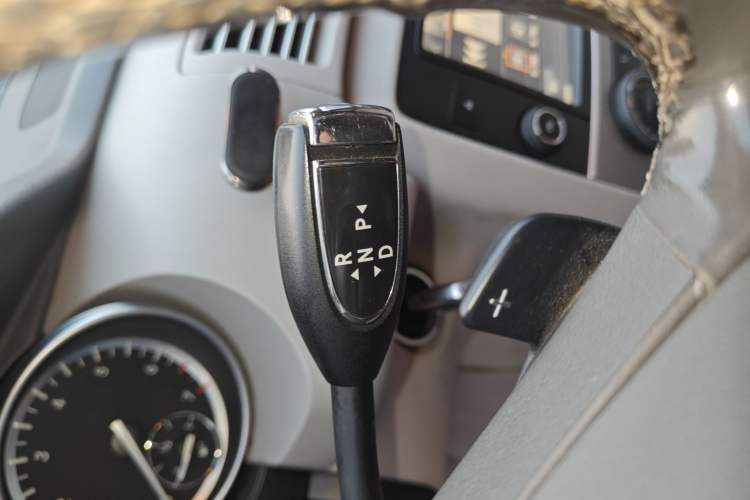 Used Mercedes-Benz R-Class 2014 R 320 4MATIC Business Model Gear Lever