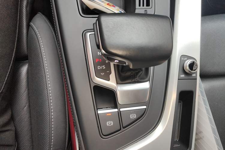 Used Audi A4L 2022 40 TFSI Luxury Dynamic Model