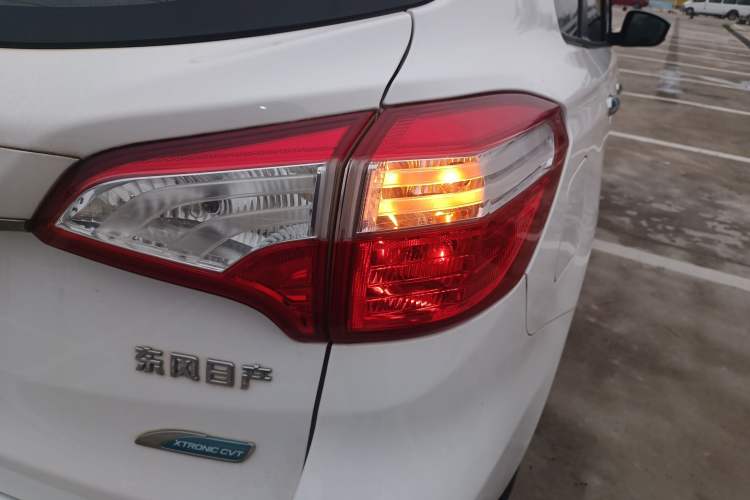 Used Venucia T70 2015 2.0L CVT Smart Choice Edition Exterior 3