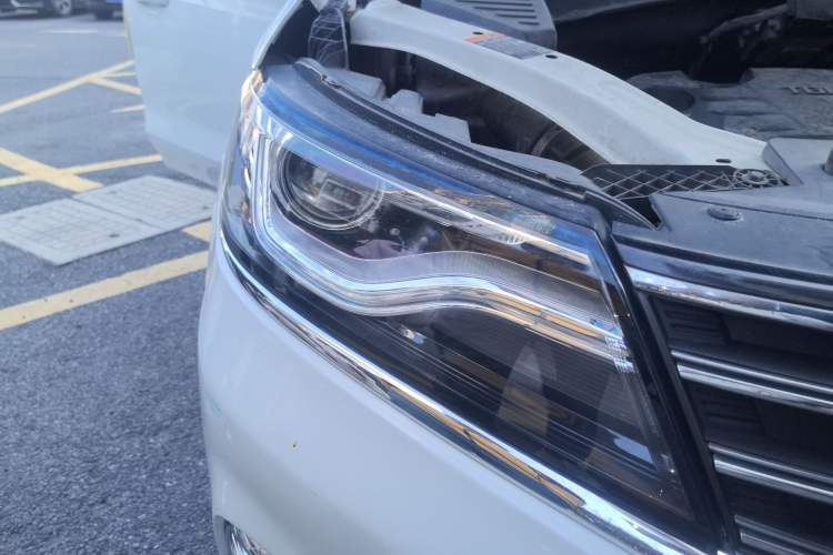 Used Roewe RX5 2018 20T Two-Wheel Drive Automatic Internet Smart Edition
