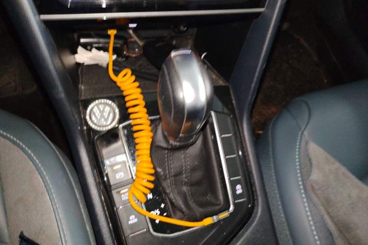 Used Volkswagen Tharu 2023 300TSI Two-Wheel-Drive Full Moon Edition Gear Lever