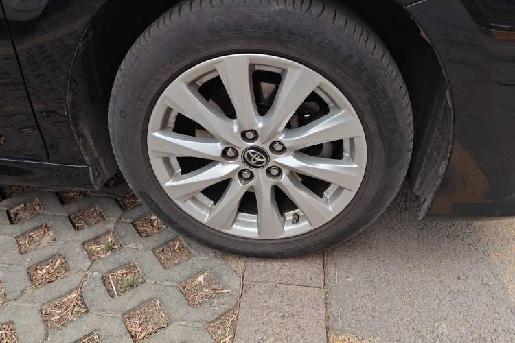 Used Toyota Camry 2018 2.0G Luxury Edition
