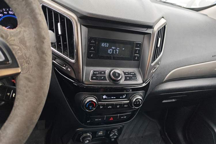 Used CHANGAN CS15 2016 1.5L Automatic Fashion Edition Audio And AC Panel