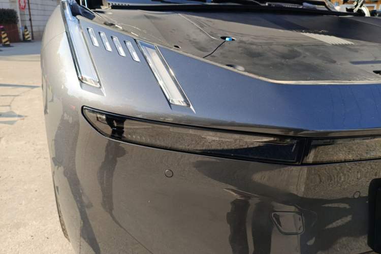 Used Lynk & Co Z10 2025 95 kWh 806 km Range Rear-Wheel Drive Advanced Driver-Assistance System Max