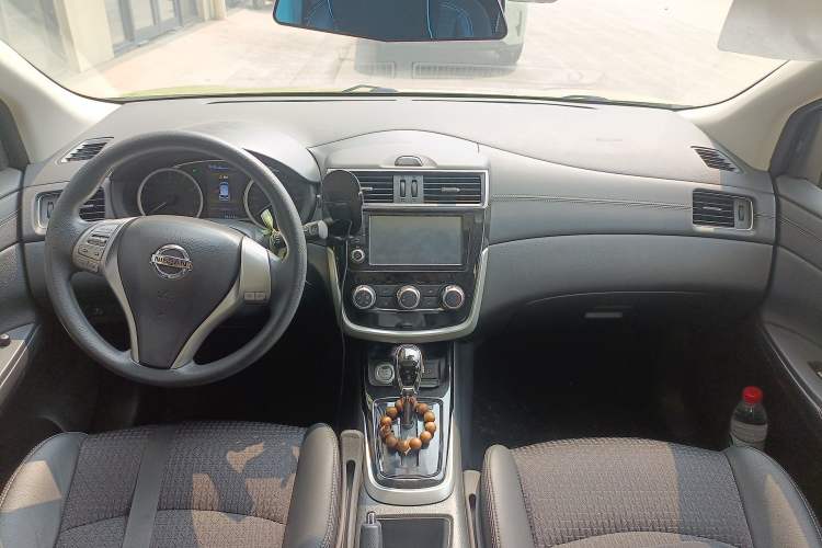 Used Nissan Tiida 2016 1.6L CVT Smart Drive Edition Center Console