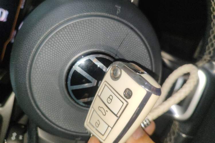 Used Volkswagen T-ROC 2021 280TSI DSG Two-Wheel Drive R-Line Pro Connected Version
