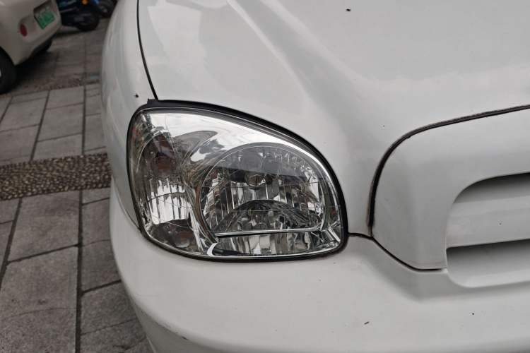 Used Huatai Santa Fe Classic 2011 2.0L Gasoline Manual Two-Wheel Drive Luxury Version Right Front Headlight