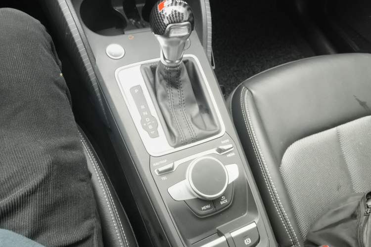 Used Audi Q2L e-tron 2019 Q2L e-tron Pure Electric Smart Enjoyment Model Gear Lever