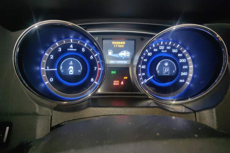 Used Hyundai Sonata 2011 2.0L Automatic Luxury Edition
