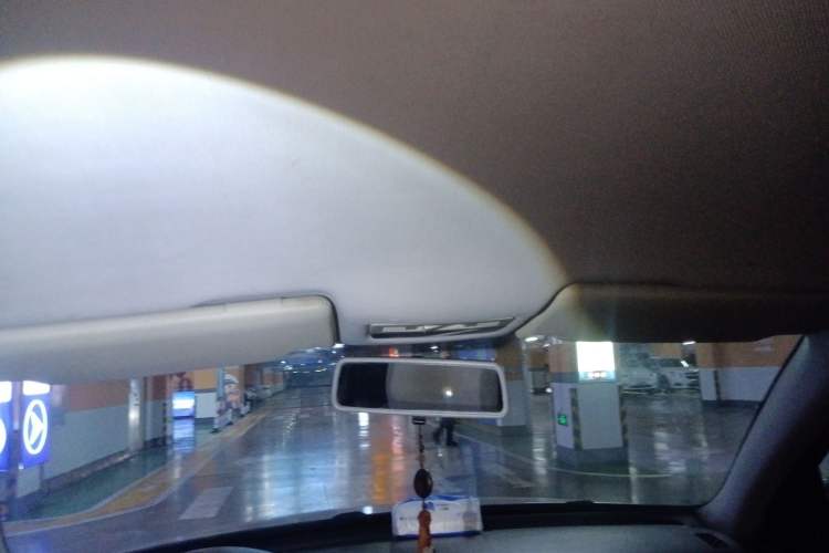 Used Volkswagen Bora 2012 1.6L Manual Fashion Edition Headliner