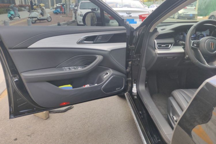 Used Hongqi H5 2025 2.0T Automatic Flag Edition – 500 000 Units Commemorative Version Driver Seat