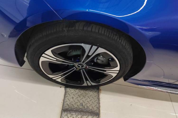 Used Mercedes-Benz C-Class 2022 C 260 L Obsidian Night Sport Edition Left Front Wheel Hub