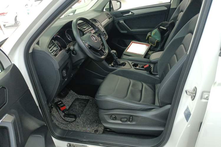 Used Volkswagen Tiguan L 2018 330TSI Automatic Two-Wheel Drive Luxury Edition Left Front Seat