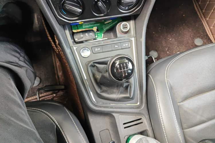 Used Volkswagen Lavida 2017 1.6L Manual Comfort Edition Gear Lever