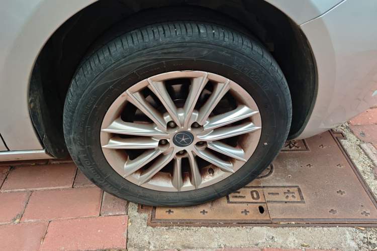 Used JAC Group Heyue 2012 1.5L Manual Luxury Sport Edition Right Front Wheel Hub