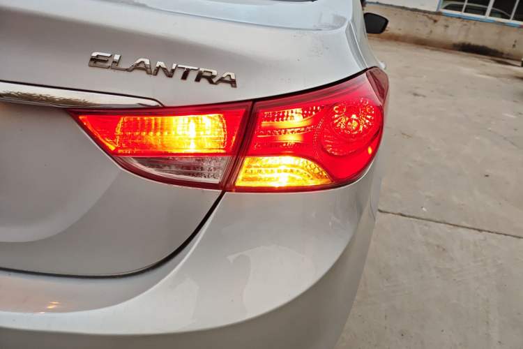 Used Hyundai Elantra (5th Generation / Langdong) 2015 1.6L Automatic Fashion Model Exterior 6