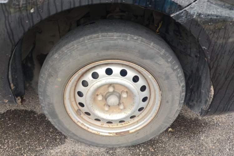 Used FORTHING Lingzhi 2019 M5L 1.6L 7-Seater Base Model China VI Standard Right Front Wheel Hub