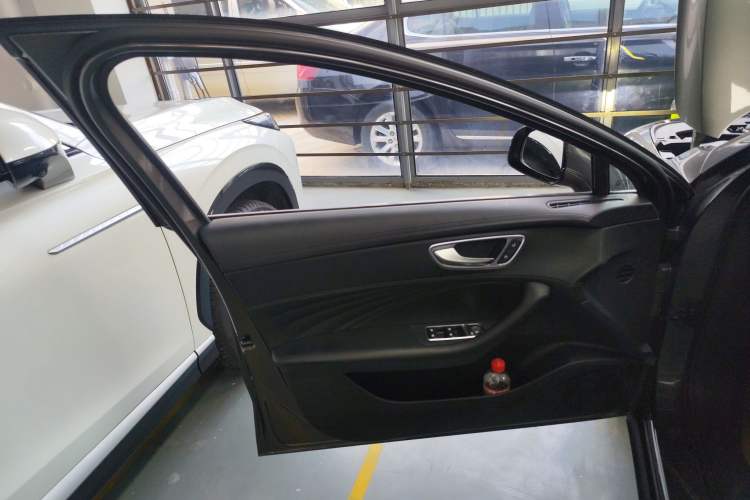 Used Roewe D7 2023 DMH 125km Superior Edition