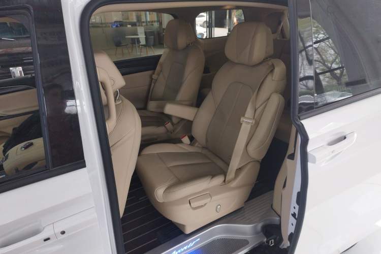 Used Buick GL8 2022 ES Landtrek 653T Luxury Edition Left Rear Seat