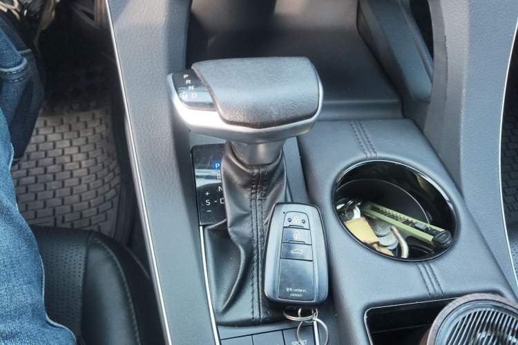 Used Toyota Avalon 2019 Dual-Engine 2.5L Luxury Edition China VI Standard
