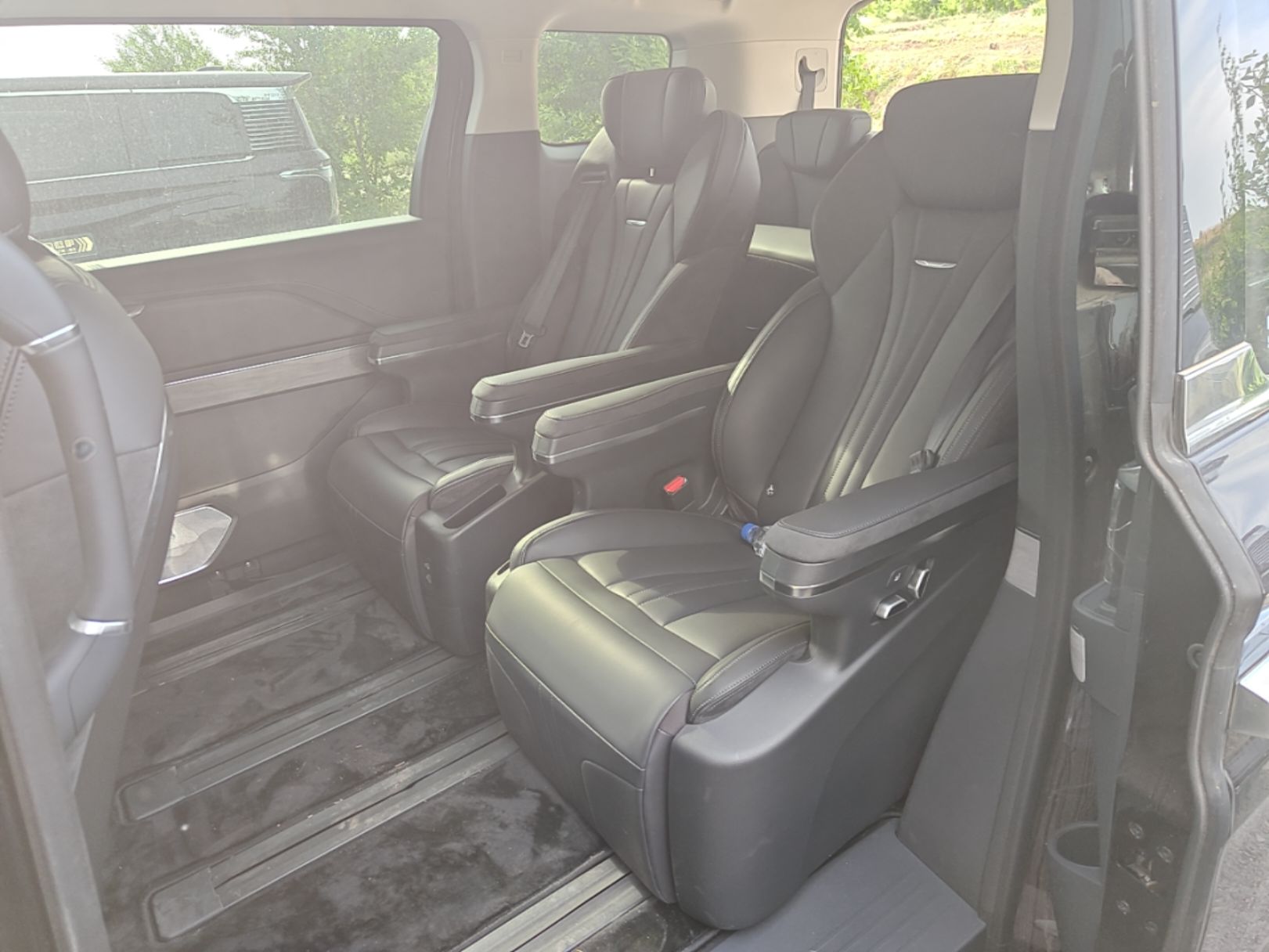 Hongqi HQ9 PHEV 2024 2.0T Four-Wheel Drive Business Edition — снимка 20