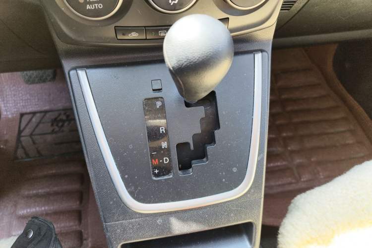 Used Mazda 5 2011 2.0L Automatic Comfort Edition Gear Lever