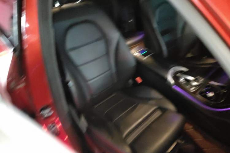 Used Mercedes-Benz GLC 2018 Facelift GLC 260 4MATIC Luxury Edition Right Front Seat