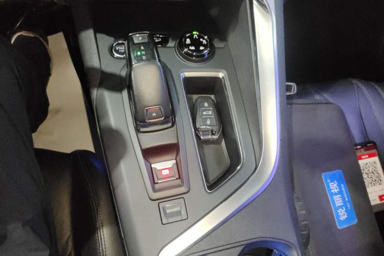 Used Peugeot 5008 2017 380THP 7-Seater Luxury Edition Gear Lever