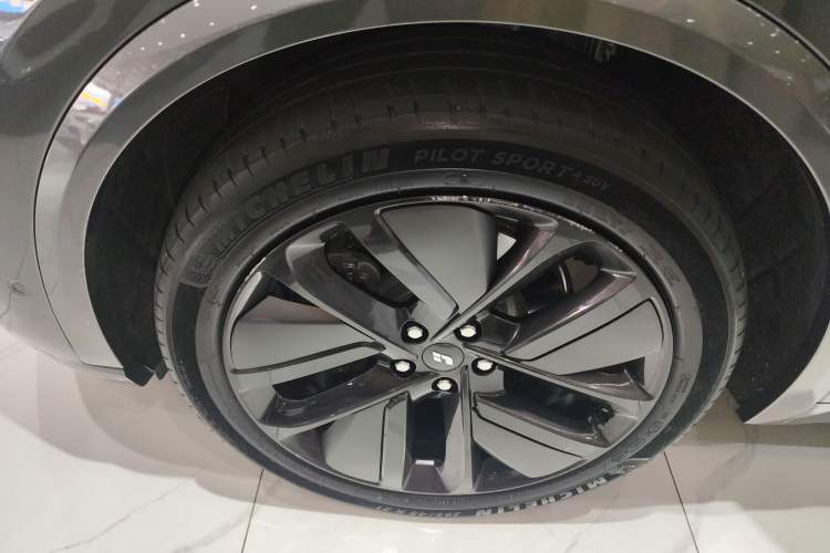 Used Li Auto L9 2022 Max model Left Front Wheel Hub