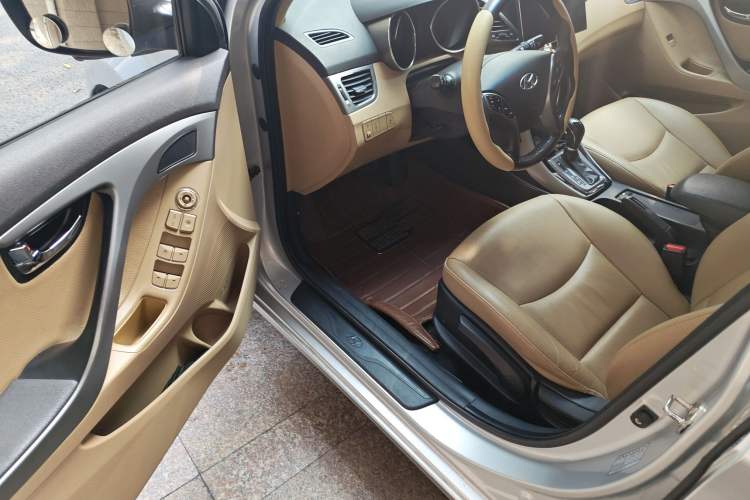 Used Hyundai Elantra (5th Generation / Langdong) 2012 1.6L Automatic Prestige Model
