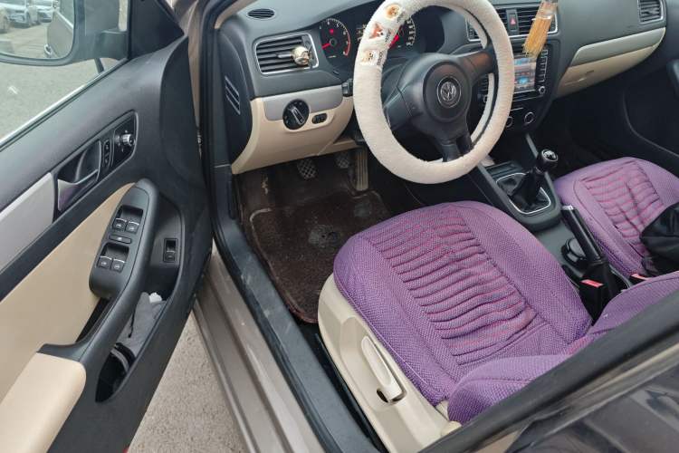 Used Volkswagen Sagitar 2012 1.6L Manual Comfort Model Driver Seat