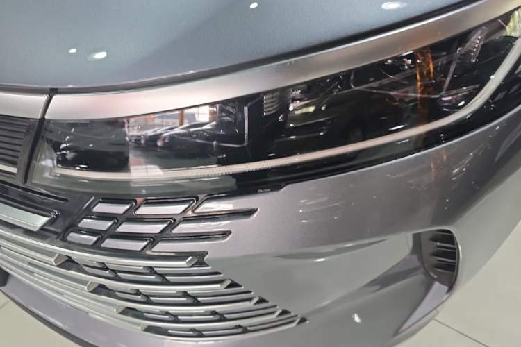 Used BYD Destroyer 05 2024 HONOR Edition DM-i 55KM Prestige Model Left Front Headlight