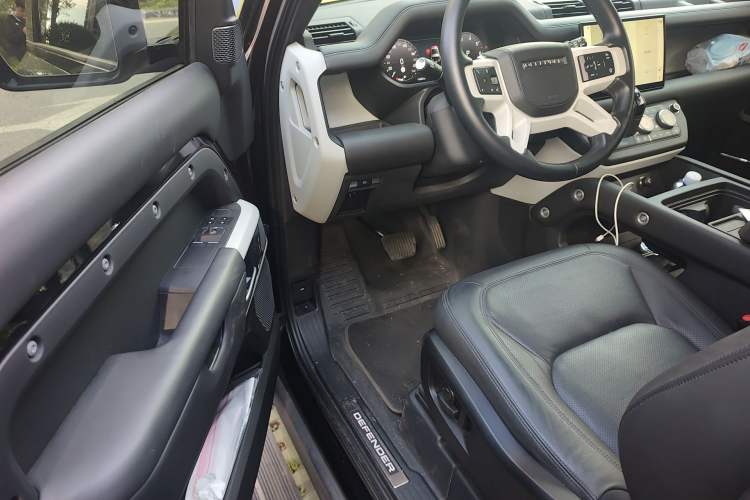 Used Land Rover Defender 2023 Facelift 90 3.0T P400 XS Driver Seat