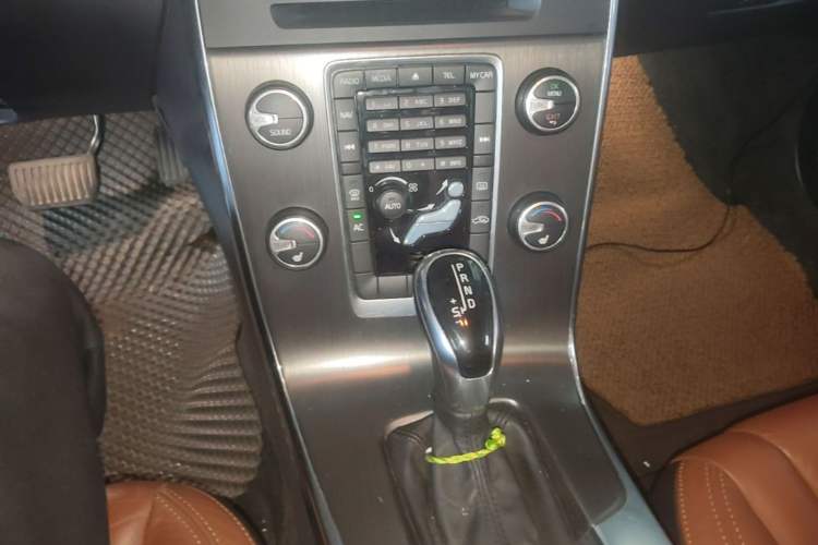 Used Volvo V60 2014 T5 Zhiya Edition Gear Lever