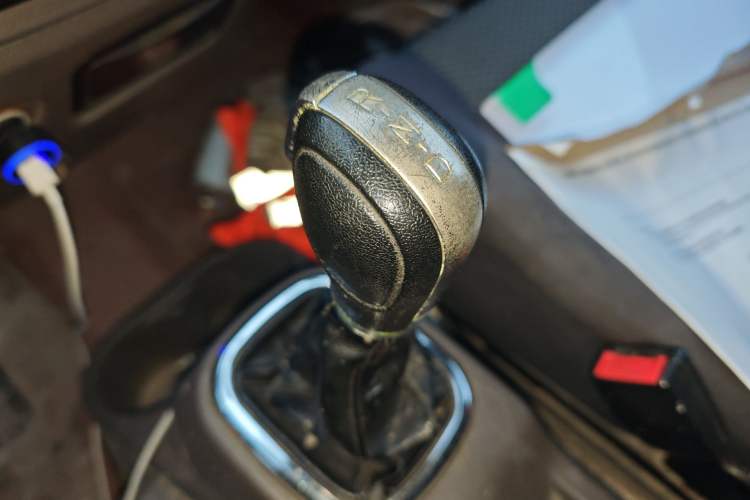 Used Dongfeng Yufeng EM26 2023 High-End Model 41.86 kWh CATL Gear Lever