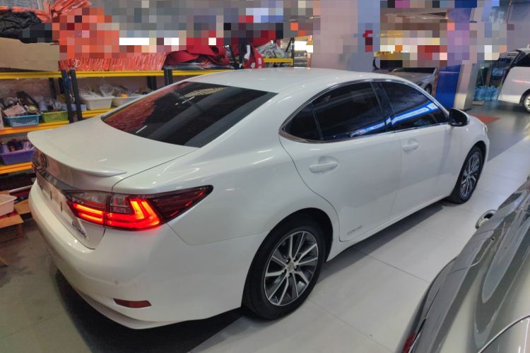 Used Lexus ES 2015 300h Comfort Edition
