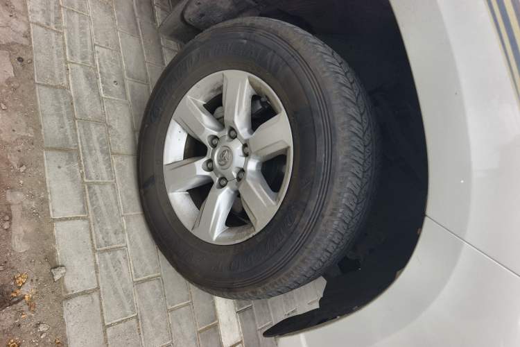 Used Toyota Prado 2016 2.7L Automatic Standard Edition Right Front Wheel Hub