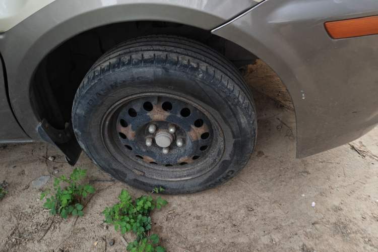 Used FORTHING Lingzhi 2015 V3 1.5L 7-Seater Luxury Model Right Front Wheel Hub