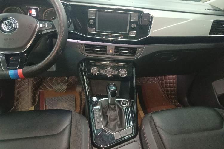 Used Volkswagen Tayron 2019 330TSI Two-Wheel-Drive Luxury Version China V Emission Standard